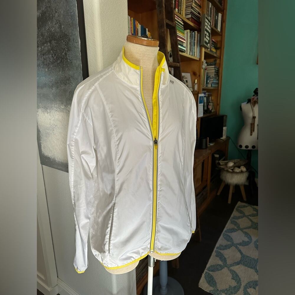Lucy Windbreaker, size medium - Picture 7 of 7